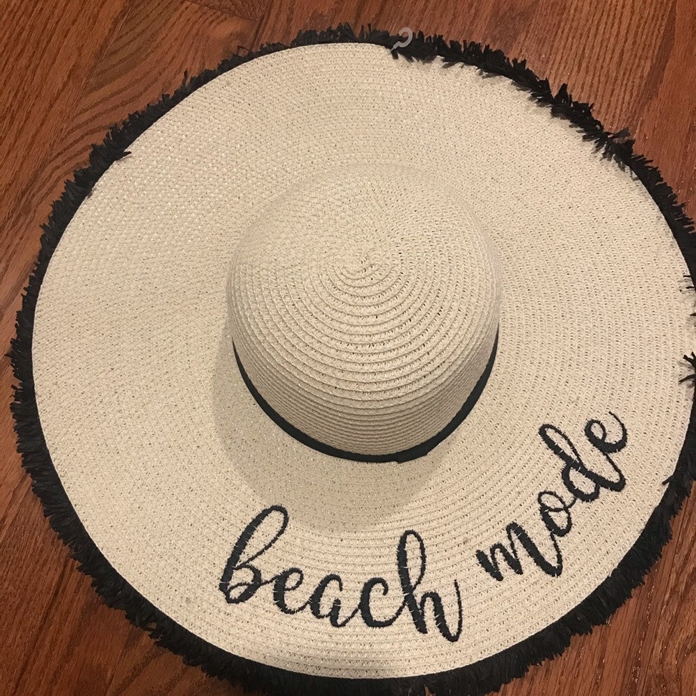 Floppy beach hat